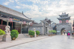 山西，中国-2015 年 9 月 8 日︰ 早上视图的古代城市的坪 Yao(Unesco World Heritage site)。山西省平遥县著名的历史古迹.