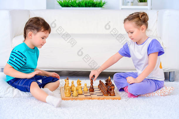 下棋小孩