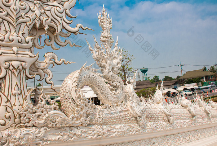 与装饰片段。扫管笏荣坤，白寺。清莱，泰国.