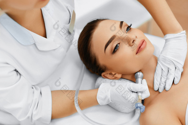 Face Skin Care. Diamond Microdermabrasion Peeling Treatment, Bea