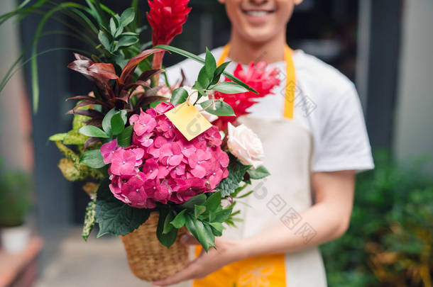 花店控股束鲜花