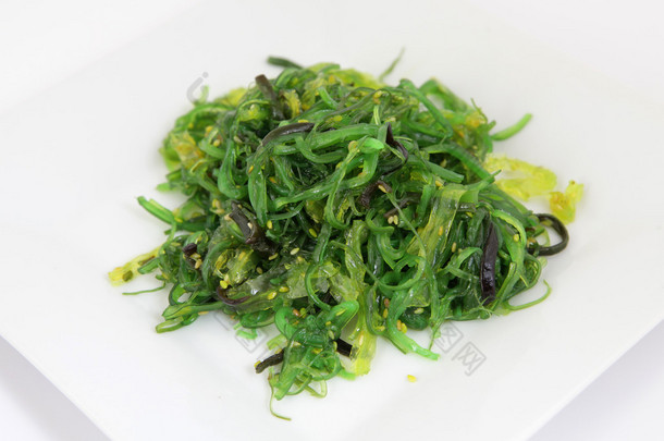 丘卡裙带菜海藻<strong>沙拉</strong>。日本的传统食物