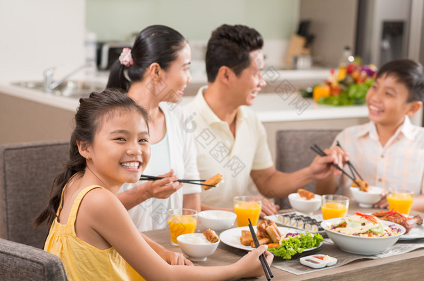 越南女孩正享受着国家<strong>粮食</strong>