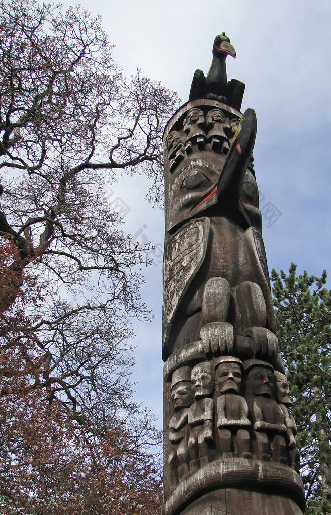 2021-05-25 17:00:00 哥伦比亚 读书雕刻 镂空雕刻 英式 中国图腾