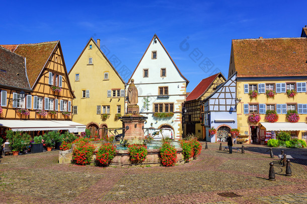色彩缤纷的半木结构房子，在法国的阿尔萨斯，Eguisheim