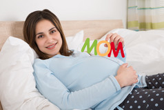 孕妇与文本的妈妈