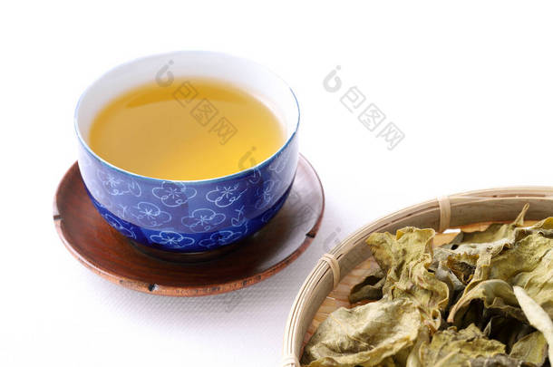 桂皮茶,白底草药  