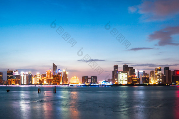 城市景观和天际线的水从杭州
