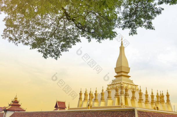 那銮佛塔，<strong>具有里程碑</strong>意义的万象，老挝人民民主共和国