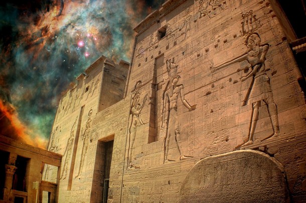 伊希斯神庙和猎户座大星云 (此图像装备 b 元素