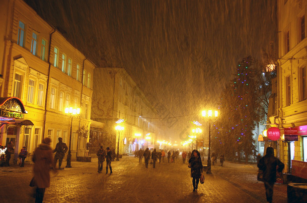 圣诞节暴风雪在街头 Bolshaya Porkrovskaya 在诺夫 N