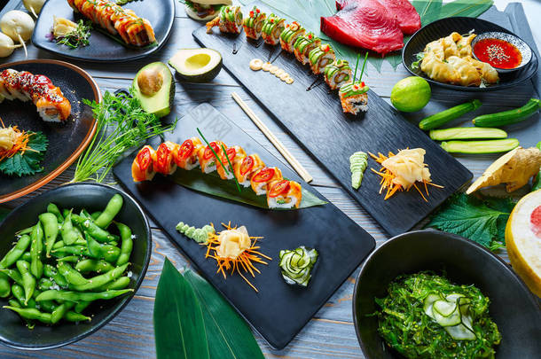 亚洲的日本寿司不同藻类的食谱