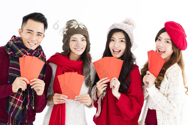 快乐的农历新年。青年组显示红色信封