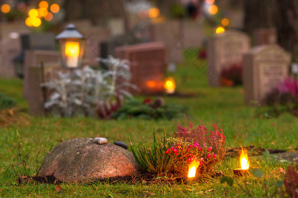 晚上的墓地