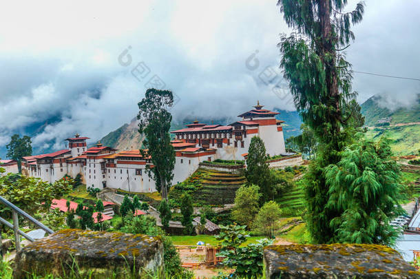 Trongsa 宗，其中一个最古老的 Dzongs 在不丹的庭院.
