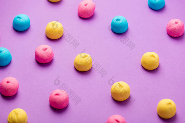 精彩的紫色 bac 美味彩色棉花糖的照片