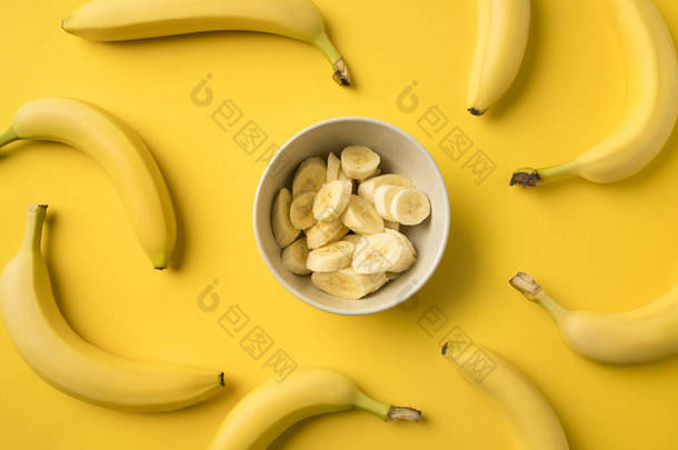 板材与被切开的<strong>香蕉</strong>