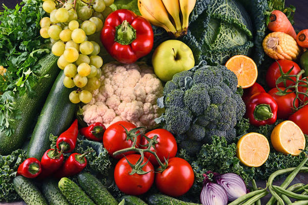 组成与各种原料的有机蔬菜和<strong>水果</strong>