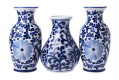 三个中国花卉花瓶