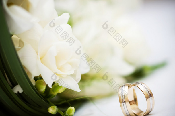 婚礼的花束和环