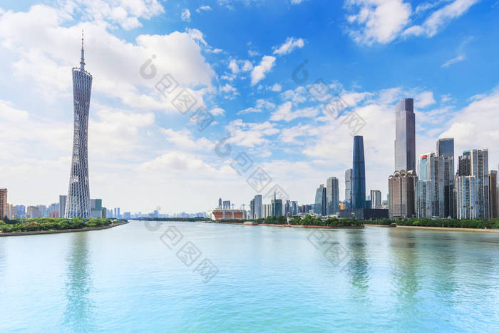 城市天际线塔楼河流美景