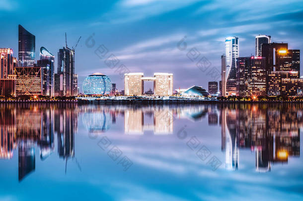 杭州建筑景观与城市天际线的<strong>夜景</strong>