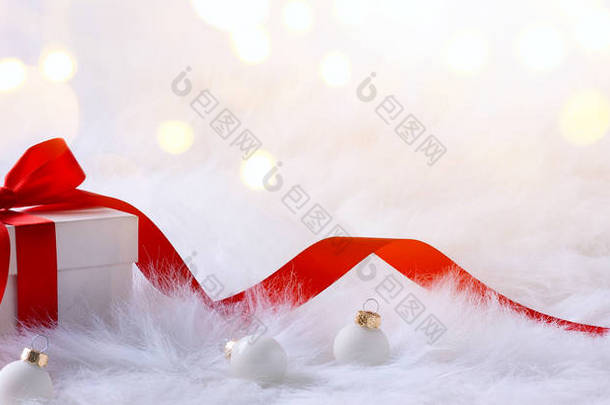 礼品盒与 wh 圣诞装饰圣诞贺卡