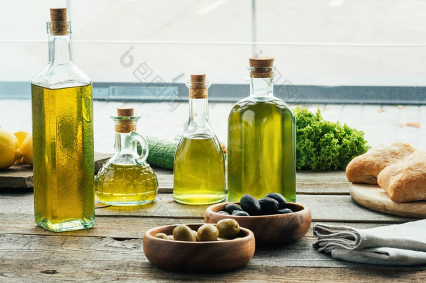橄榄油瓶装蔬菜