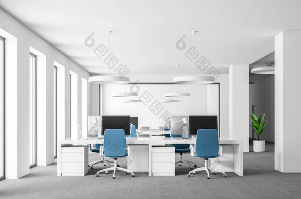 露天办公室内有白色的墙壁, 地板上的地毯, 阁楼的窗户和一排<strong>桌子</strong>, 上面放着蓝色的椅子。关闭3d 渲染模拟