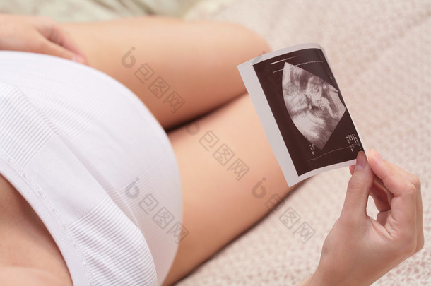 胎儿的超声波肖像