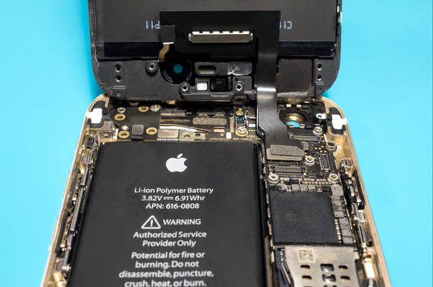 苹果 <strong>iphone</strong> 拆开里面显示组件