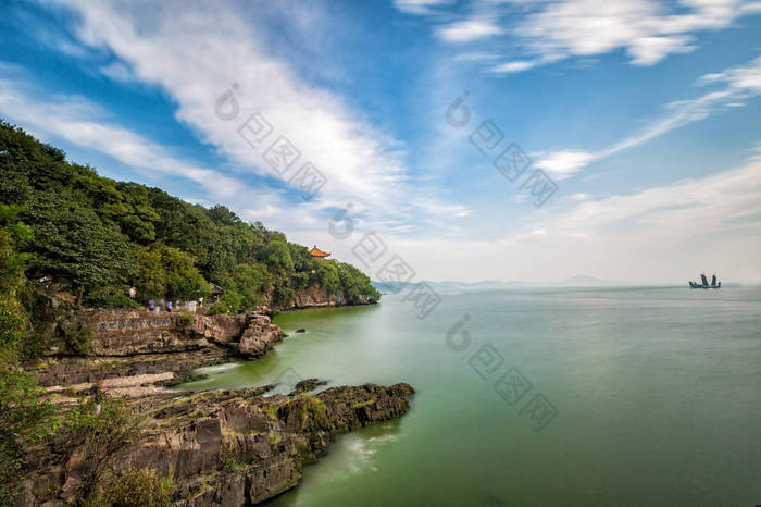 无锡太湖玉都珠风景渔业节开幕，享受太湖美景，在金秋时节享受节日休闲的气氛.