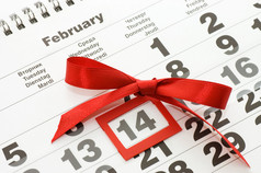 墙上日历上 2 月 14 日-情人节红色标记的工作表