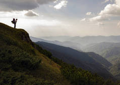 背包客在顶尖山