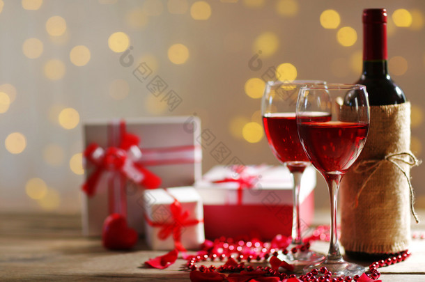 红酒、 礼品盒和其他装饰