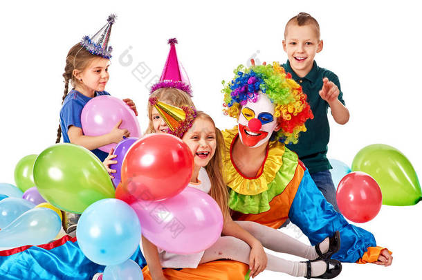 <strong>生日</strong>儿童小丑和孩子一起玩。刚出生的<strong>宝宝</strong>节日蛋糕庆祝.