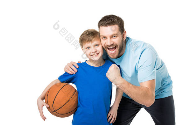 父亲和儿子<strong>打</strong>篮球