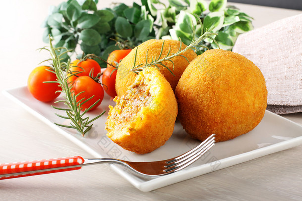 Arancini，用肉汤圆