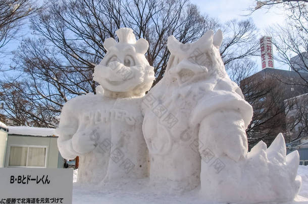 日本札幌-2017年1月10日: 冬季的雪<strong>雕塑</strong>。从冰雪中创造出来的。札幌街头雪花<strong>雕塑</strong>节