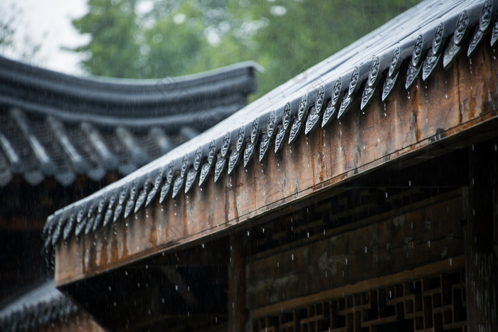 在一个下雨天水下落