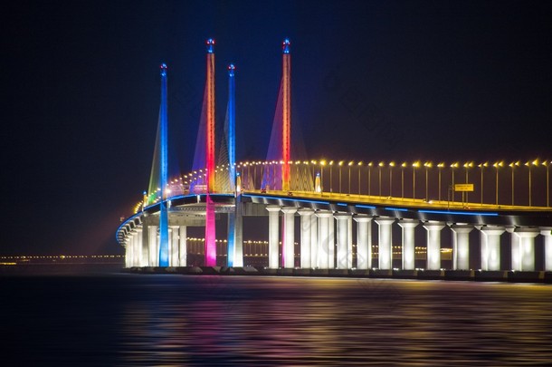 第二槟城大桥<strong>夜景</strong>亮起来，乔治城槟城，马来西亚