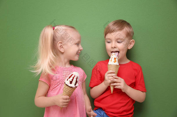 儿童吃冰淇淋