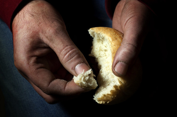 贫穷、 面包的手