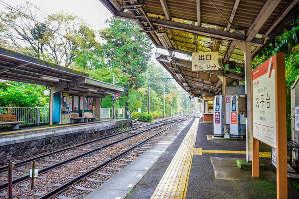 箱根-11 月 2015年︰ 在城市的日本箱根市传统火车站
