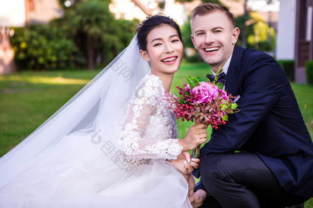 快乐婚礼夫妇