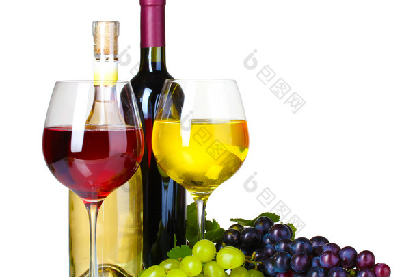 成熟的葡萄、 葡萄酒玻璃和瓶红酒