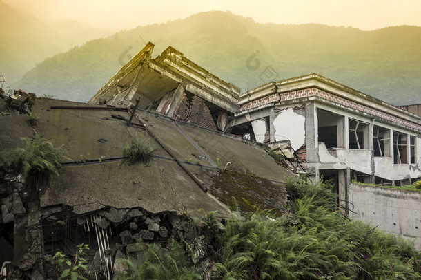 四川汶川大地震的<strong>损坏</strong>建筑物