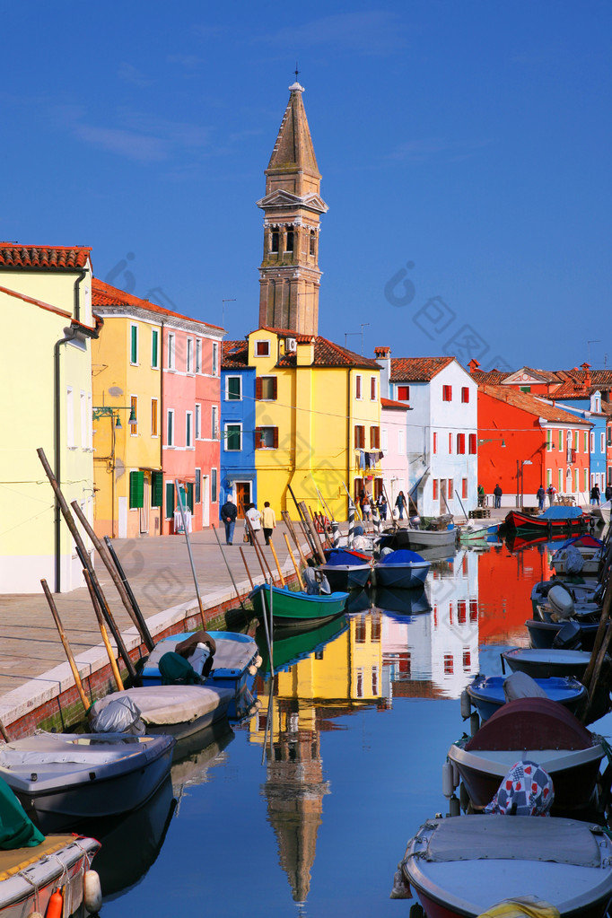 多彩房子的岛布拉诺近威尼斯意大利
