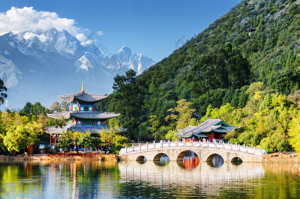 玉龙雪山和黑龙池，中国