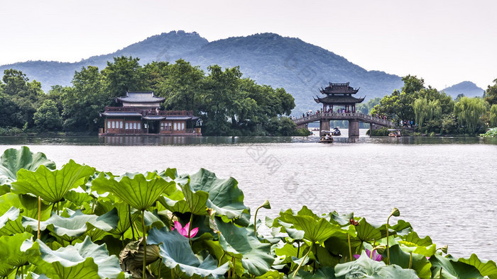 玉带桥和西湖查看在杭州，中国